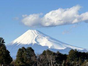 道中には美しい富士山が